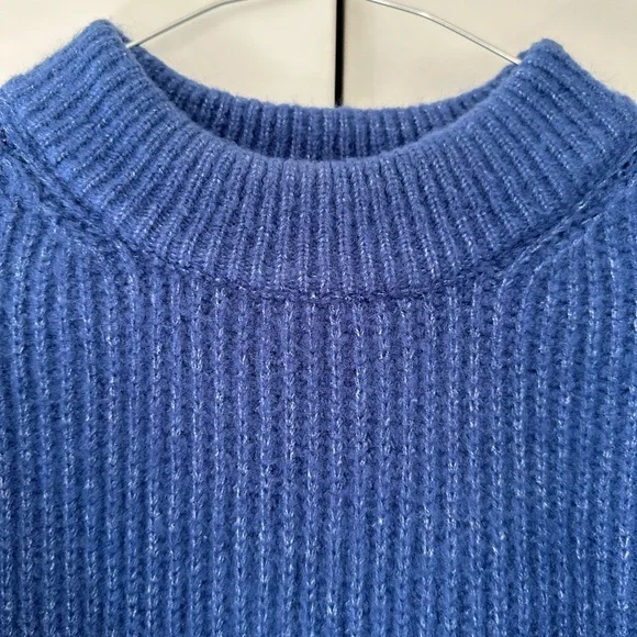 Cozy Ribbed Royal Blue Cropped Sweater - FOREVER 21 Women’s Size M - Picture 2 of 5